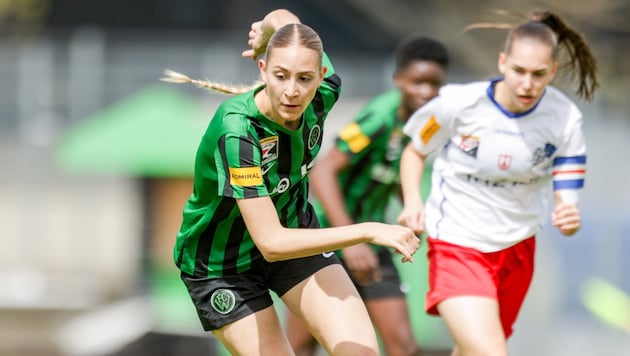 Wacker attacker Julia Stützenberger is the focus of the Dornbirn team. (Bild: GEPA pictures)