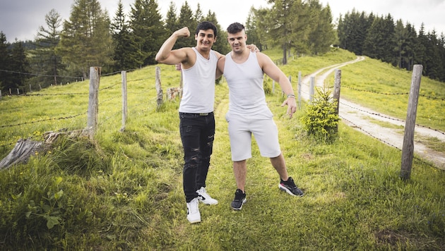 Die „Tinderreisen”-Stars Sayed & Kevin ziehen ins ATV-Forsthaus. (Bild: Bernhard Eder)