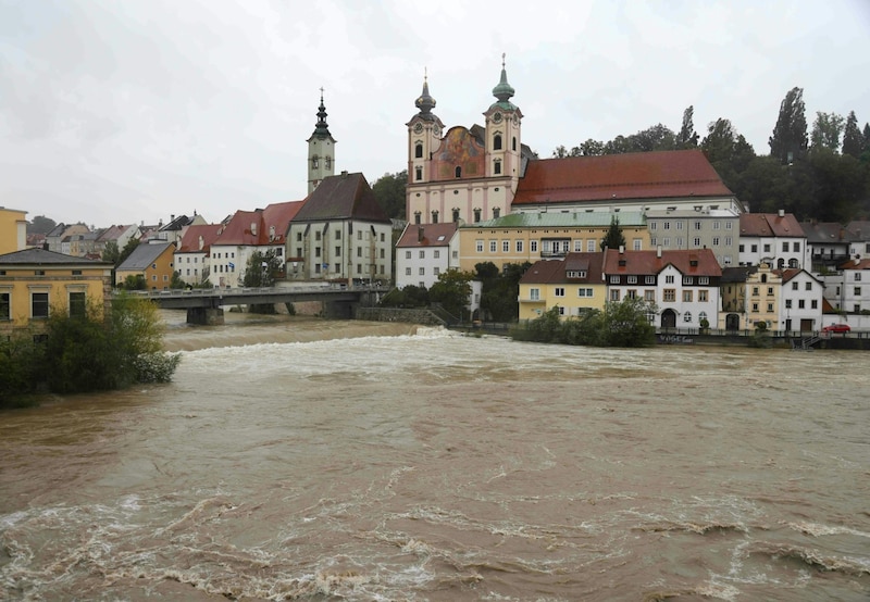 Hochwassersituation in Steyr in Oberösterreich (Bild: APA/DANIEL SCHARINGER)