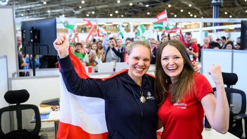 Magdalena Rath und Expertin Larissa Schneiderbauer (Bild: Skills Austria/Max Slovencik)