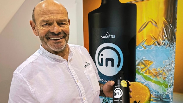 Josef Mörtl has brought high-proof spirits from Styria to the fall fair in Klagenfurt. (Bild: Wallner Hannes)