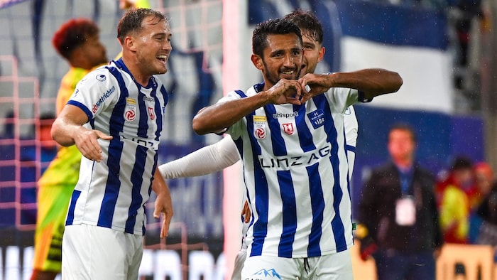 Mit Stürmerstar Ronivaldo will Blau-Weiß verlängern