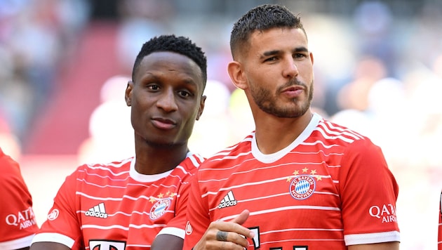 Bouna Sarr (left) had to say goodbye to FC Bayern in the summer. (Bild: AFP/APA/Christof STACHE)