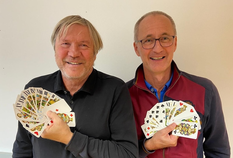 Two-time national champion Manfred Huemer with Gerhard Mayr, who submitted Tarock-Königrufen for UNESCO cultural heritage status. (Bild: Oliver Gaisbauer)