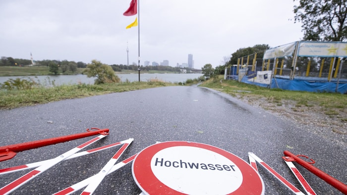 The flags indicate a ban on sports and swimming on the Danube Island.