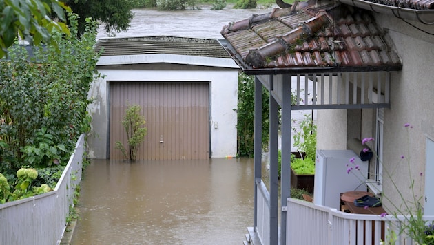 Storm damage to your own home is often only partially covered. (Bild: APA/ROLAND SCHLAGER)