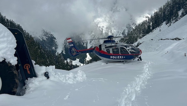 Die Flugpolizei holte weitere Wanderer von der Binsalm ab. (Bild: Flugpolizei)