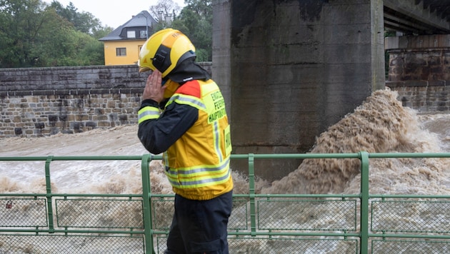 In mid-September, the Vienna River swelled so much that it overflowed its banks and flooded houses, streets and even subway tracks. (Bild: APA/AFP )