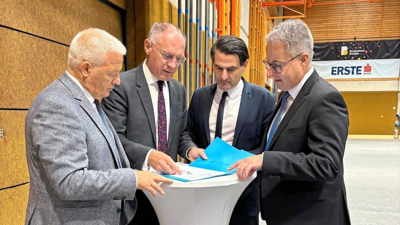 Handig, Karner. Zarits und Ulram bei der Lagebesprechung.  (Bild: VP Burgenland)