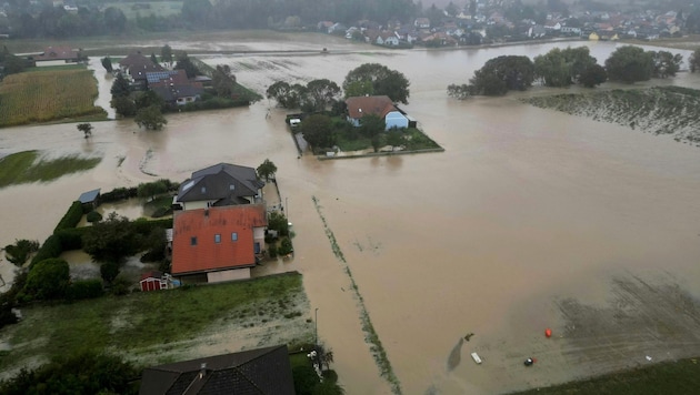 Ganz Niederösterreich gilt als Katastrophengebiet. (Bild: APA/HELMUT FOHRINGER)