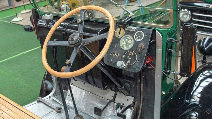 So sah das Armaturenbrett des Feuerwehrautos auch vor knapp 100 Jahren aus.