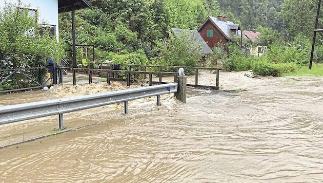 Im Raum Mürzzuschlag traten Bäche über die Ufer. (Bild: BFVMZ )