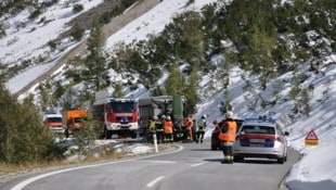 Die Feuerwehren aus mehreren Orten musste für die Brandbekämpfung ausrücken.  (Bild: Klaus Perl)