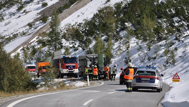 Die Feuerwehren aus mehreren Orten musste für die Brandbekämpfung ausrücken.  (Bild: Klaus Perl)