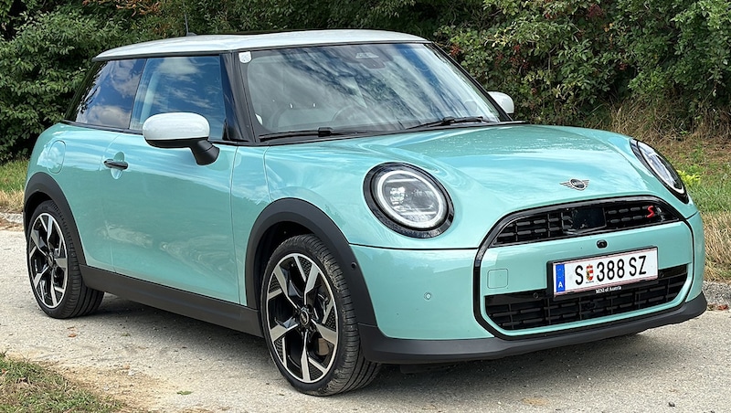 Der Mini-Kühlergrill ist neuerdings achteckig. (Bild: Stephan Schätzl)