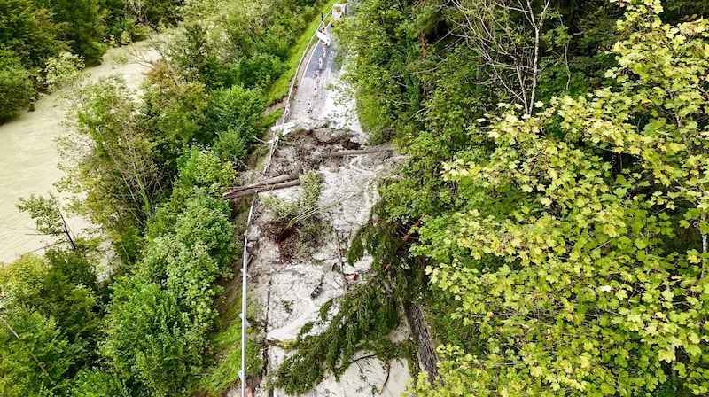 Die Wiestalstraße ist nach einer Mure länger gesperrt. (Bild: Tschepp Markus)