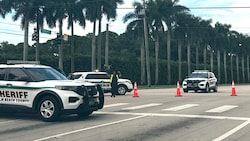 Polizeikräfte vor Donald Trumps Golfklub in West Palm Beach (Florida). (Bild: Stephanie Matat)