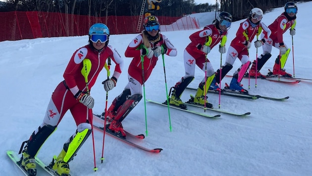 Die ÖSV Technikerinnen Kathi Huber, Kathi Gallhuber, Nina Astner, Kathi Truppe und Lisa Hörhager saßen in Ushuaia fest. (Bild: Ski Austria)