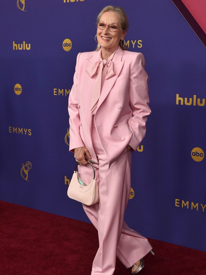 Meryl Streep trug einen rosafarbenen Hosenanzug.