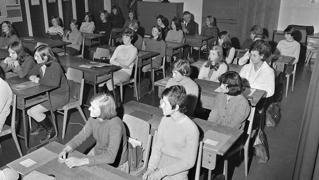 Christian Mähr hat festgestellt, dass es heute an den Bildungseinrichtungen ein wenig anders zugeht als zu seiner Schulzeit. (Bild: Oskar Spang / Vorarlberger Landesbibliothek)