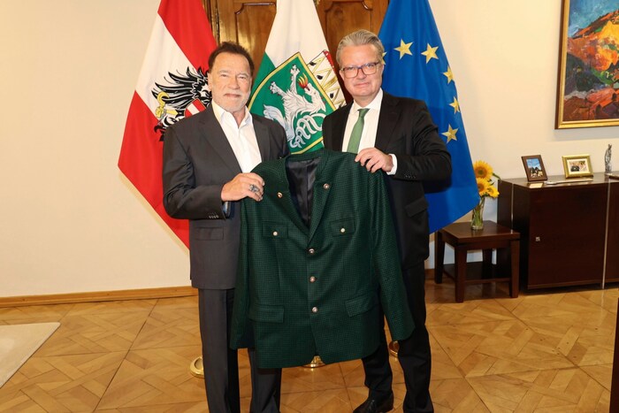 Ein Roseggerjanker vom Landeshauptmann.