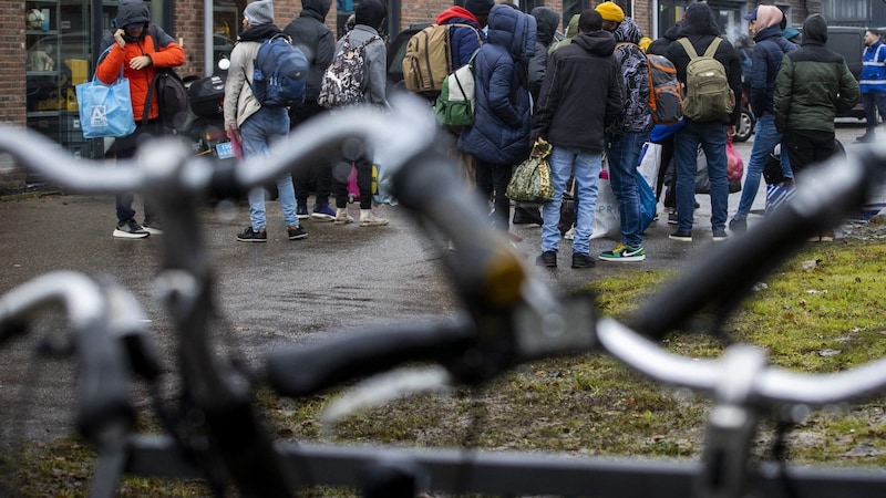 Asylum seekers in a Dutch emergency shelter (archive photo) (Bild: AFP)