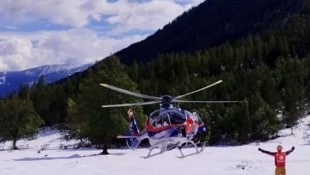 Die Libelle Tirol flog die zehn gestrandeten Wanderer von der Lamsenjochhütte zum „Steinboden“. (Bild: ZOOM.TIROL)