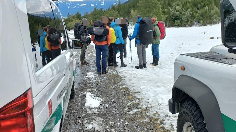 Schwaz mountain rescuers finally brought the hikers back down to the valley from Steinboden. (Bild: ZOOM.TIROL, Krone KREATIV)