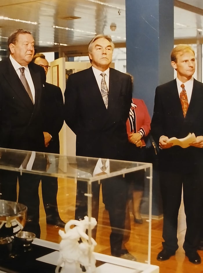 Palme vor dem Champions-League-Finale 1995 in Wien mit UEFA-Präsident Lennart Johansson und ÖFB-Präsident Beppo Mauhart.