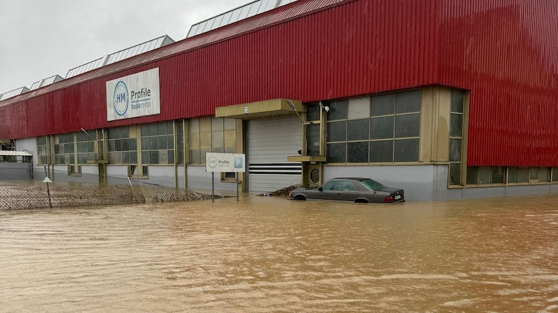 Die Lage ist angespannt. Wassermassen bereiten der Bevölkerung Sorgen (Bild: FF Spittal)