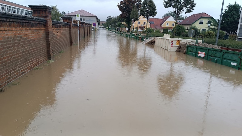 Roads are flooded (Bild: FF Spittal)