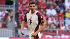 Joao Palhinha durfte beim 6:1-Sieg der Bayern gegen Kiel sein Pflichtspiel-Debüt feiern. Anschließend fand er lobende Worte für einen Mitspieler. (Bild: AFP/APA/LUKAS BARTH-TUTTAS)