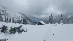 Während es in den Niederungen ohne Unterlass regnet, liegt in den Bergen (wie hier auf der Rossalm) bis zu 1,5 Meter Schnee. (Bild: Rossalm)