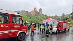 Zur Sicherheit ist Hardegg jedoch teilevakuiert geblieben, die BH hatte die Zufahrtsstraße zudem öffentlich gesperrt. (Bild: BFKDO Hollabrunn)