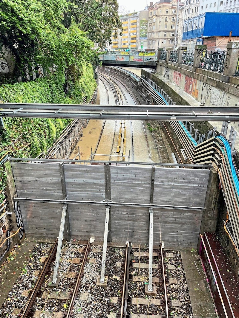 Überflutete Gleise sorgten für längere Sperren beim U-Bahn-Netz. (Bild: Wiener Linien)