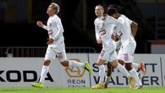 Am Freitagabend feierte Daniel Au Yeong (l.) mit seinen Lustenauer Teamkollegen sein Tor zum 2:0 bei Kapfenberg. (Bild: GEPA pictures)