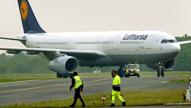 A Lufthansa aircraft of this type had to turn back to Frankfurt due to a loss of pressure in the cabin. (Bild: dpa/dpaweb)