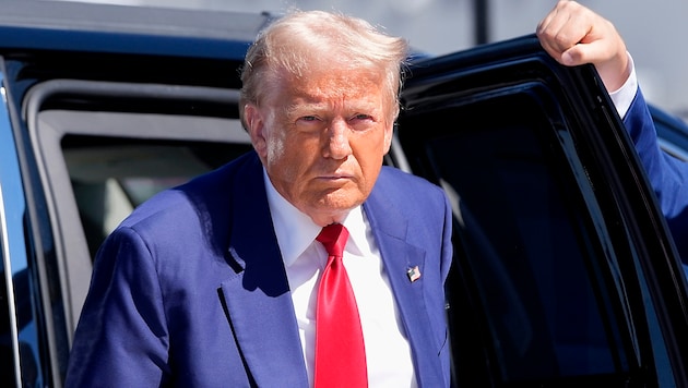 Former President Donald Trump rages against the Democrats and their "left-wing rhetoric" after the assassination attempt on him. (Bild: APA/AP)