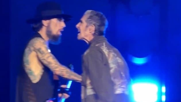 Video shows Perry Farrell going off on Dave Navarro. (Bild: YouTube)