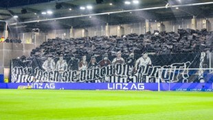Die Fans des LASK beim Linzer Derby