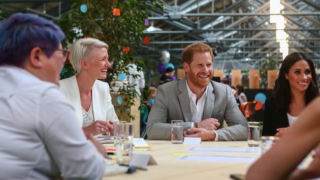 Prince Harry and Duchess Meghan visited Dublin in July 2018. A large number of photos were taken. This one is now causing wild speculation. (Bild: picturedesk.com/Jimmy Rainford / PA)