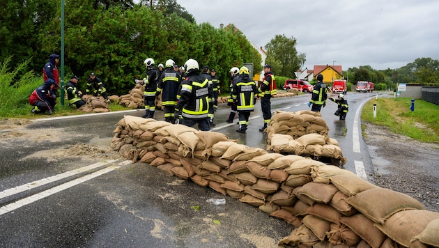 Breathe a sigh of relief: the sandbag barriers in Hadersdorf am Kamp held firm. (Bild: Attila Molnar)