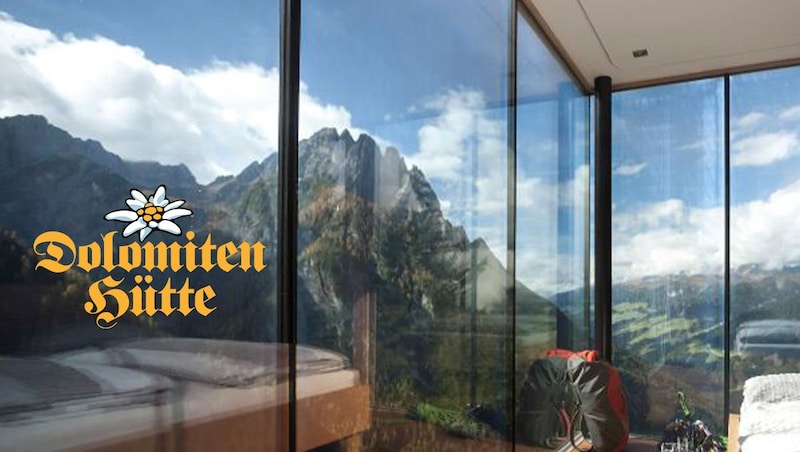 Our main winner and companion will spend the night in a room with a magnificent view of the Dolomites at 1616 meters above sea level. (Bild: Krone KREATIV/Dolomitenhütte)