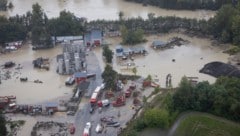 Die Lage ist immer noch angespannt, vor allem in den Bezirk Tulln, St. Pölten und Melk. (Bild: BMLV/Daniel TRIPPOLT)