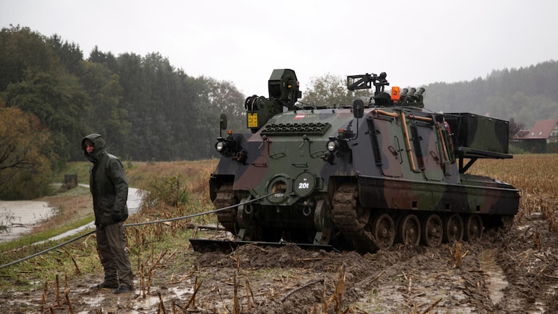 Soldiers from the Austrian Armed Forces are assisting in securing the dams. (Bild: BMLV)