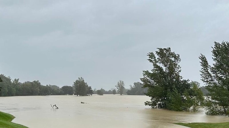 The golf course in Atzenbrugg is currently a lake. (Bild: Diamond Country Club)