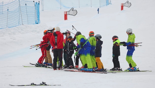 Many children want to ski in Salzburg. But there is a lack of coaches. (Bild: Tröster Andreas/ANDREAS TROESTER)