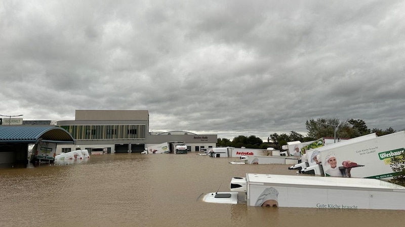 Die Betriebsstätte des Unternehmens AstroKalb wurde durch das Unwetter vollständig geflutet – mit einem Schaden in Millionenhöhe ist zu rechnen. (Bild: AstroKalb)