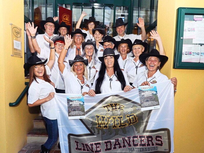 Derzeit besteht die Gruppe aus 16 Mitgliedern.