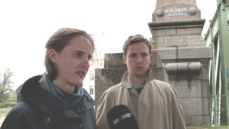 A young couple's thoughts are with friends in Kamptal (Lower Austria). (Bild: krone.tv)